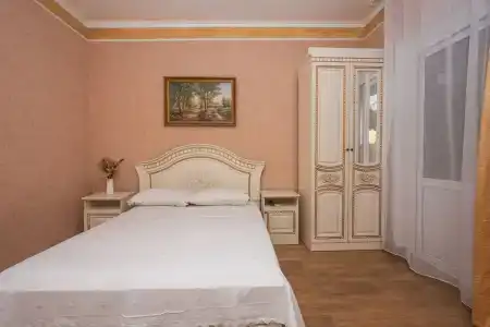Ема - 24