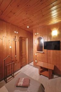 House Loris - 127
