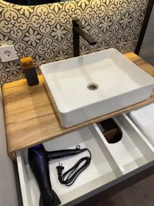 Место под соснами - 65