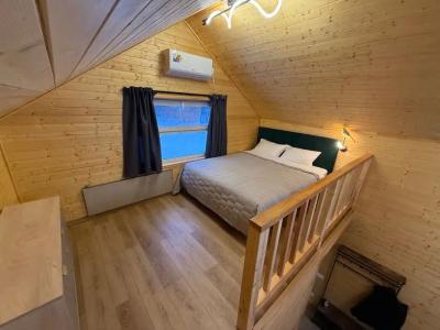 Место под соснами - 77