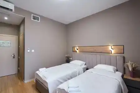 Uhotel - 62