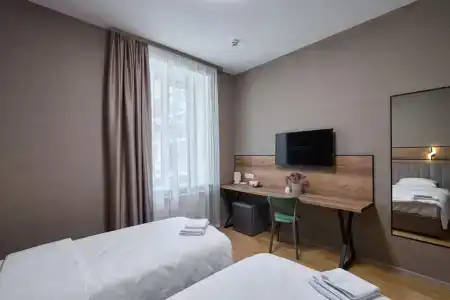 Uhotel - 63