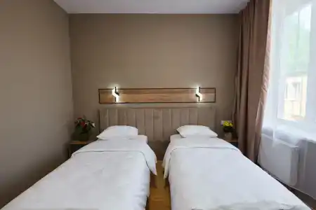 Uhotel - 64