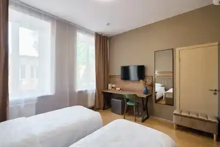 Uhotel - 66