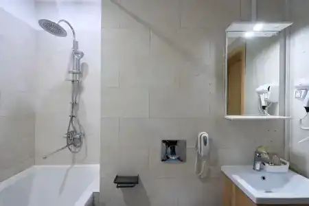 Uhotel - 75
