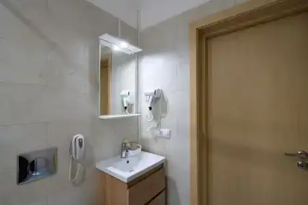 Uhotel - 76