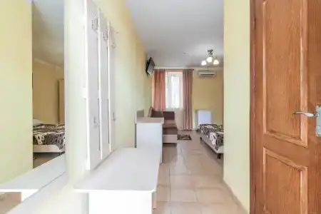 Лора - 28