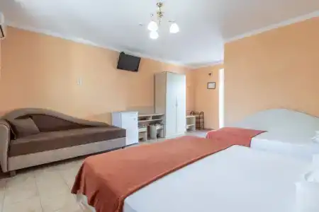 Лора - 36
