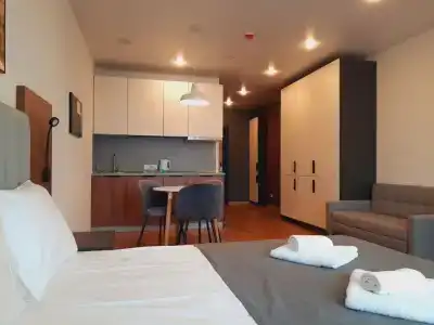 Avenue Apart - 24