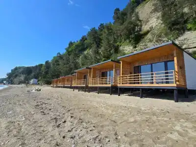 Rich - sandy beach - 7