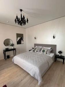 Vivanta - 28