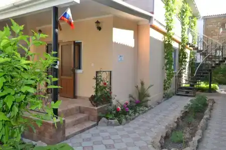 Черноморский дворик - 1