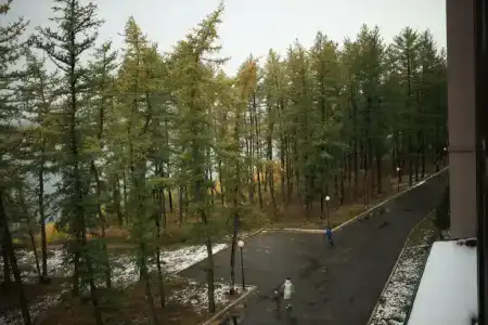 с видом на озеро Банное и Уральские горы - 25