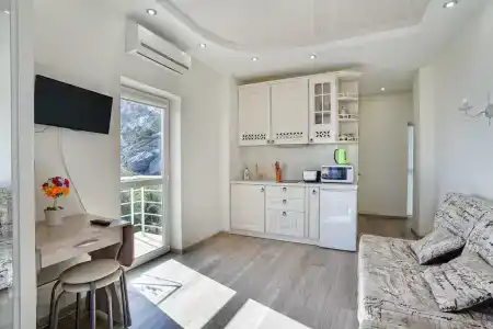 на Красномаякской, 18Е - 81