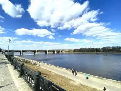 тверичанка у реки волги на Набережной степана разина 7 - 5