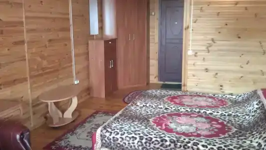 Деревянный коттедж в можжевеловой роще - 0