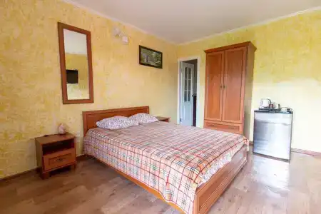 У Юджина - 27