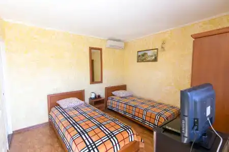 У Юджина - 36