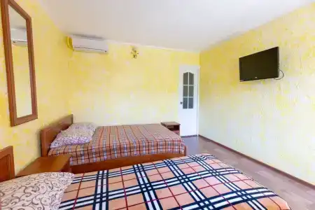 У Юджина - 48