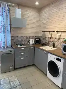 Домик в лесу на берегу озера - 5