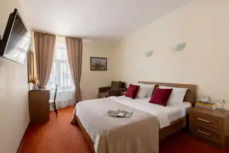 Соло на Владимирской площади - 1