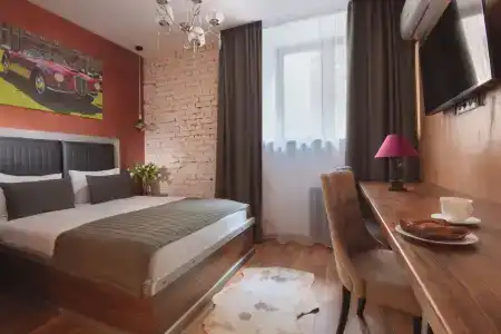 Mia Milano - 6