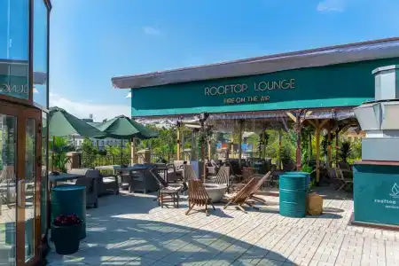 V & Rooftop lounge - 10