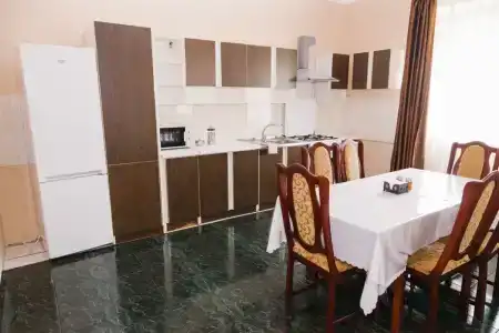 Уютный дом с камином и большим балконом - 9