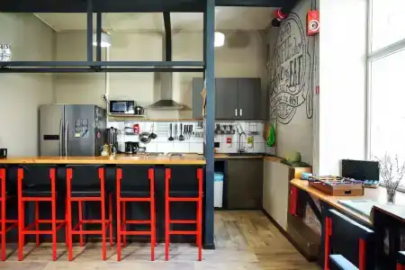 Rolling Stones hostel - 8