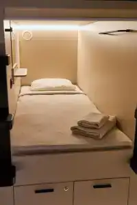 Deep Capsule Hotel - 16
