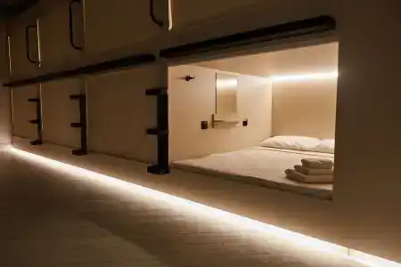 Deep Capsule Hotel - 27