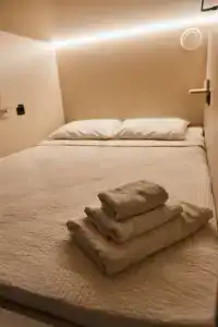 Deep Capsule Hotel - 28