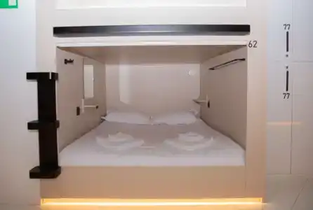 Deep Capsule Hotel - 26