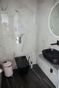 Deep Capsule Hotel - 31