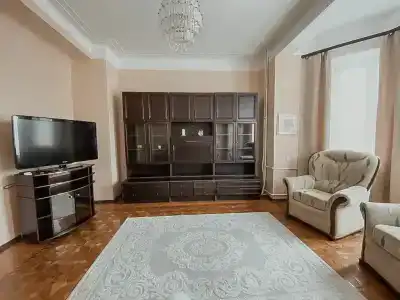 на пл. Ленина, 12 - 4