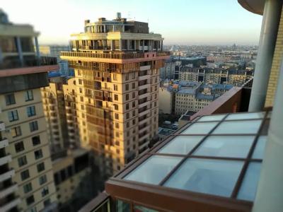 Белоснежные апартаменты, парящие над Петербургом - 33