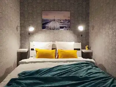 В центре на набережной - 1