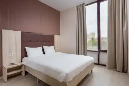 Golden Tulip - 69