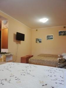 Мальва на Бирюзова - 22