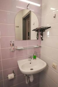 Elhostel - 111
