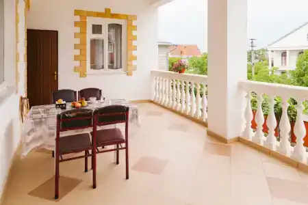 Уютный дом с камином и большим балконом - 10