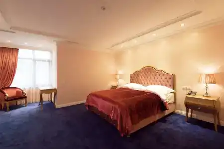 Royal - 2