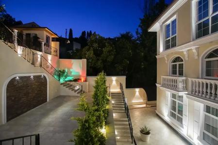 The White Residence - 14