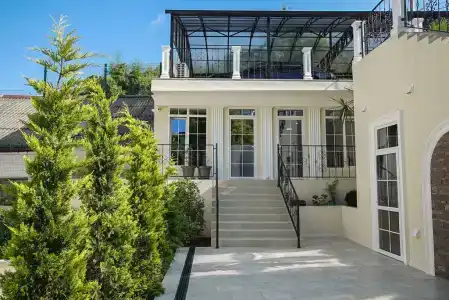 The White Residence - 5