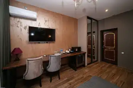Mia Milano - 23