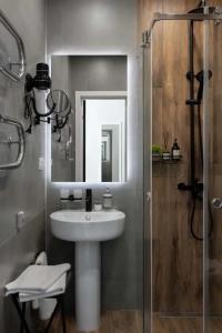 Greenstone - 12