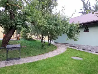 с камином на берегу реки - 13