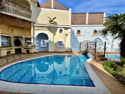 Вилла с бассейном в центре Ялты - 39