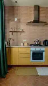 Уютный домик на берегу реки - 8