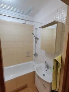 на Баженова - 15